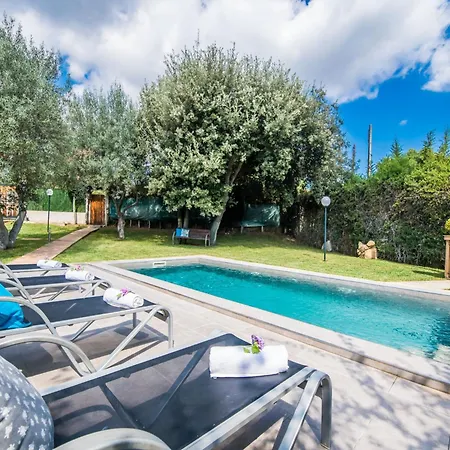 Hébergement de vacances With Large Private Pool *